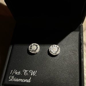 Silver & Diamond Stud Earrings 💍